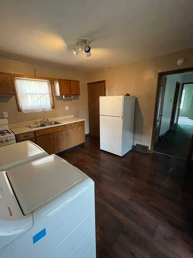 Building Photo - 1104 Anderson Ave