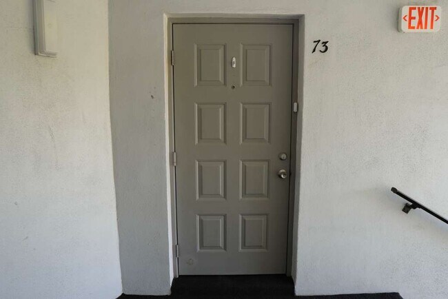 Foto del edificio - 8215 Sun Spring Cir