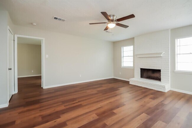 Building Photo - 6839 Blue Ridge Dr