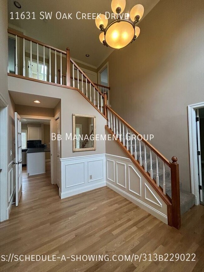 Building Photo - 11631 SW Oak Creek Dr