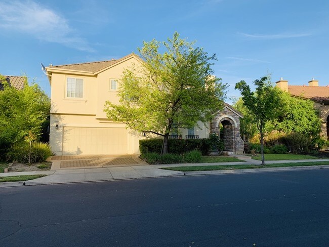 Building Photo - Beautiful Home in Windemere Community