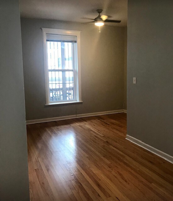 Building Photo - 10 W CHESTNUT St