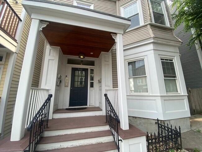 Foto del edificio - 722 E 2nd St