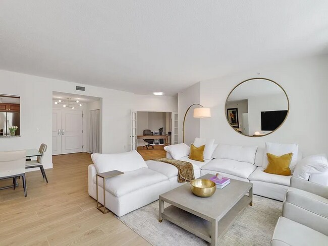 Foto del edificio - 347 N New River Dr E