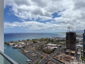 Building Photo - 1000 Auahi St