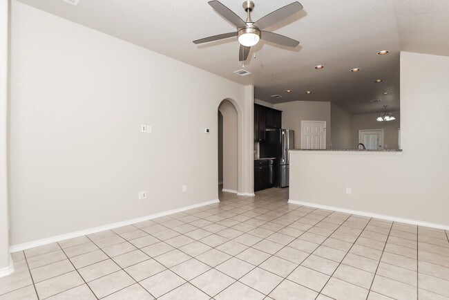 Building Photo - 119 Katy Post