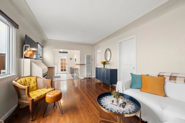 Building Photo - University Heights Gem - Cozy 2 bed 1 bath - Don't miss out!