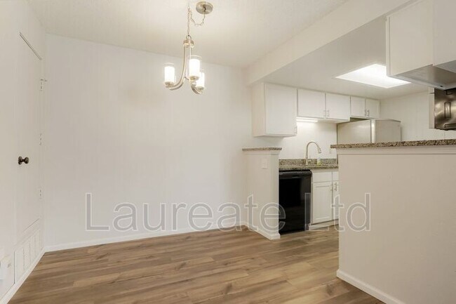 Building Photo - 8555 S Fairmount Dr