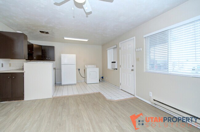 Foto del edificio - 4951 S Center St