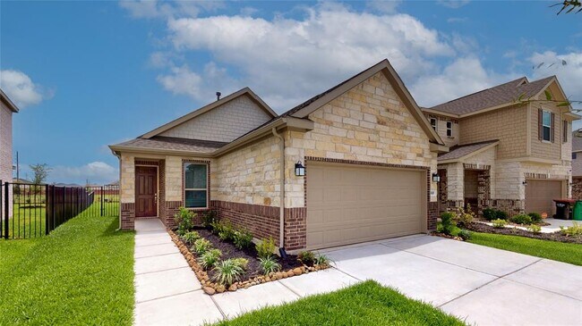 Building Photo - 4809 Sun Fls Dr
