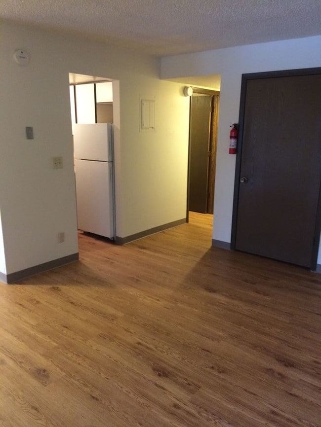 Building Photo - 507 W White St