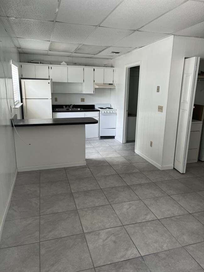 Building Photo - One bedroom, One bath apartment in a great...