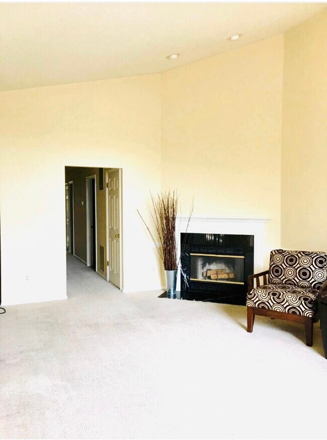 1950 Mattis St Unit 1950, Hellertown, PA 18055 Condo for Rent in