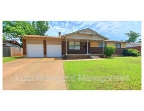 Building Photo - 3508 Meadowbrook Dr
