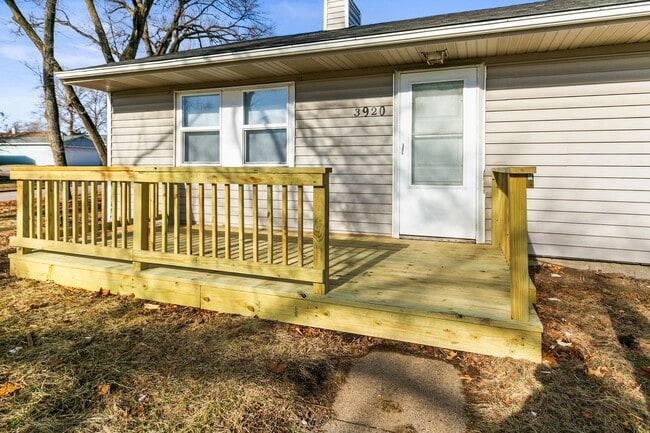 Building Photo - 3920 Vinton St