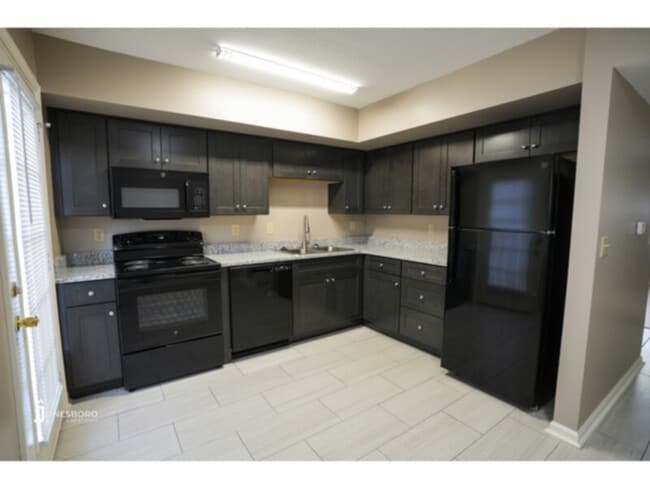 Foto del edificio - Lakewood Crossing Townhouses: Included Water/Sewer - Remodeled