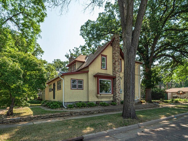 Building Photo - 1616 Race St