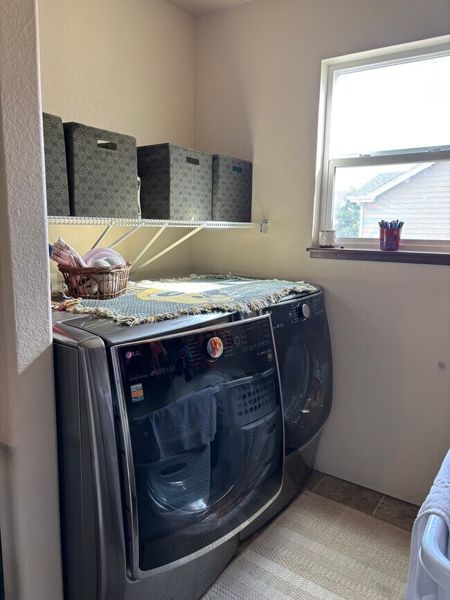Foto del edificio - 6836 Meadow Rain Way