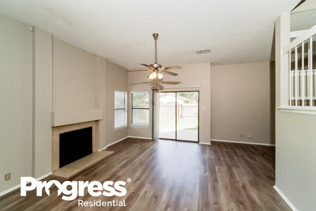 Foto del edificio - 8409 Forest Ridge Dr