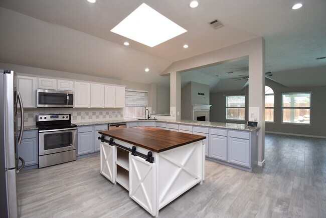 Foto del edificio - 23122 Beech Canyon Dr