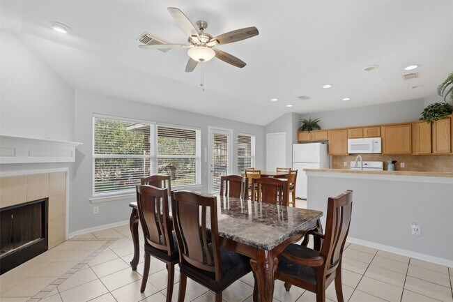 Foto del edificio - 6810 Jasmine Arbor Ln