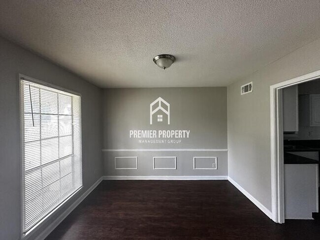 Building Photo - 2898 S Mendenhall Rd