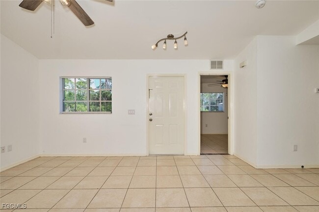 Building Photo - 3825 Hollycrest St