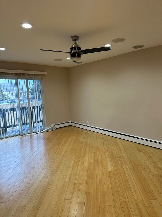 Foto del edificio - 8232 Niles Center Rd