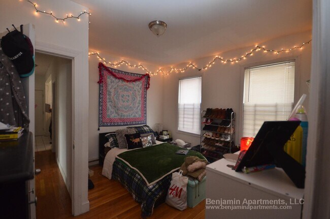 Building Photo - 530 Cambridge St