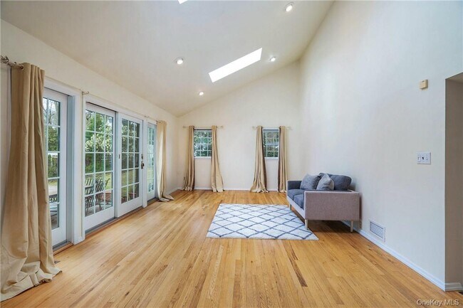 Foto del edificio - 7 Susan Ct