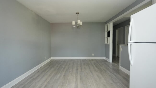 Building Photo - 2614 Golf Course Ln
