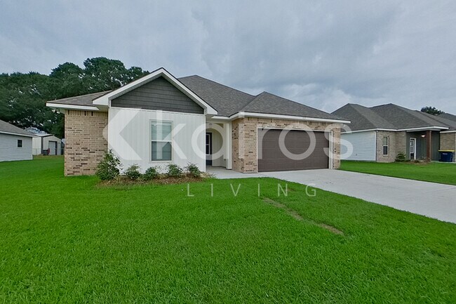Building Photo - 111 Rainfall Ln