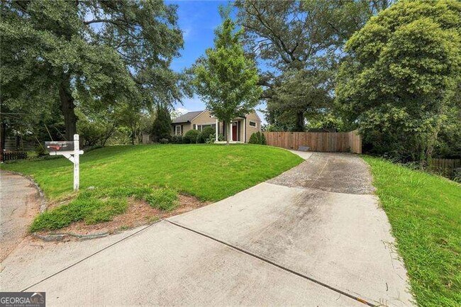 Foto del edificio - 1911 Woodland Hills Ave NW