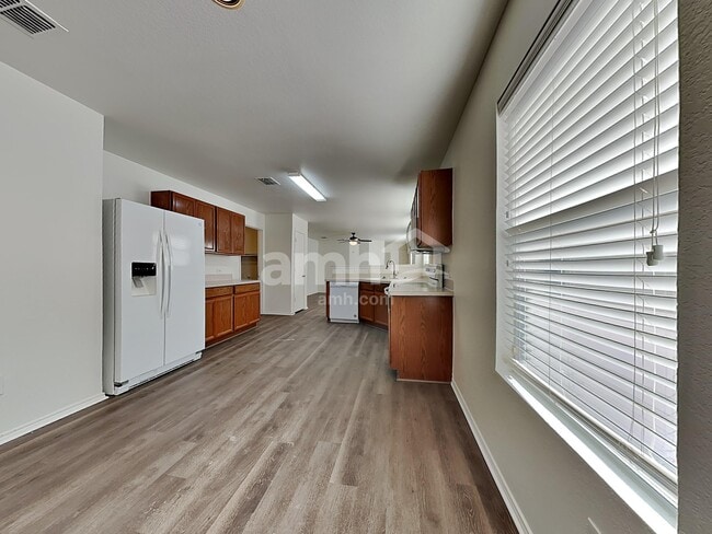 Foto del edificio - 1995 Kickapoo Trl