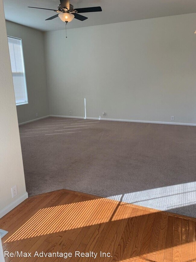 Building Photo - 7681 Sandy Springs Point