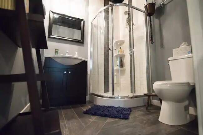 Baño del primer piso - 3122 N Booth St