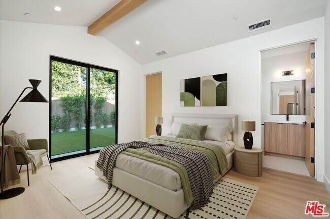 Foto del edificio - 5656 Winnetka Ave