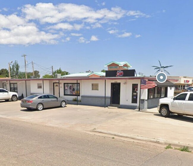 Foto del edificio - 720-724 E Tierra Blanca Rd