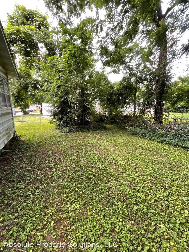 Building Photo - 3 br, 1 bath House - 2911 E Grand Ave