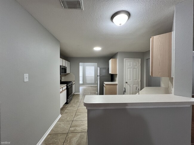 Building Photo - 4 br, 2.5 bath House - 7310 Foxbrook Dr