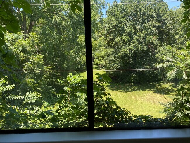 Foto del edificio - 8153 Holmes Rd