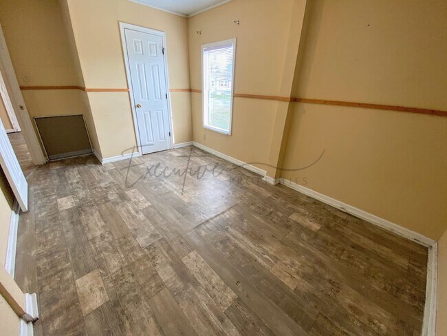 Foto del edificio - 2-Bed, 1-Bath Home in Lake Charles - Deposit-Free Move-In Option Available!