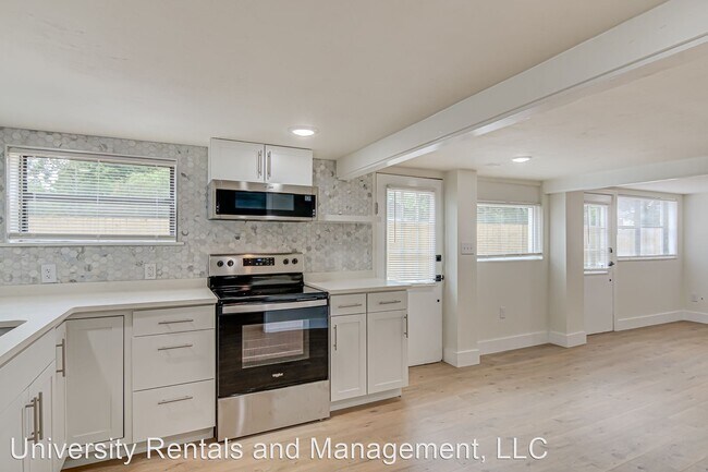 Building Photo - 2 br, 1 bath House - 921 SW 6th Ave Unit A