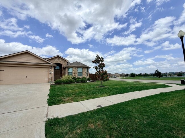 Building Photo - 520 Cantebury Park Ln
