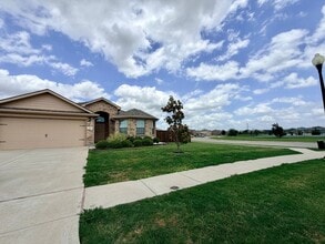 Building Photo - 520 Cantebury Park Ln