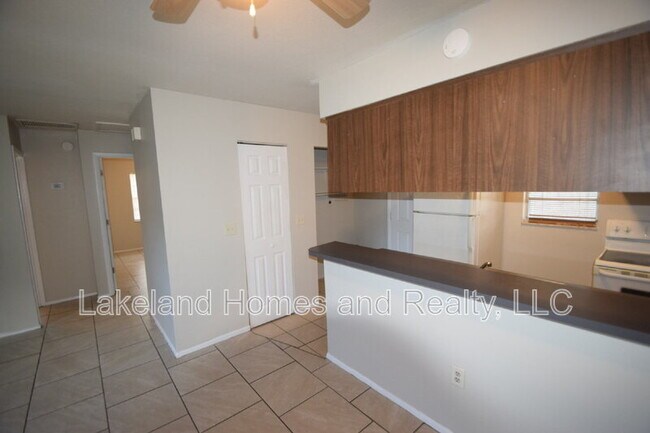 Foto del edificio - 891 School House Rd
