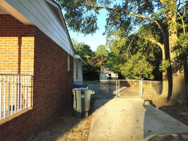 Foto del edificio - Fayetteville Ranch