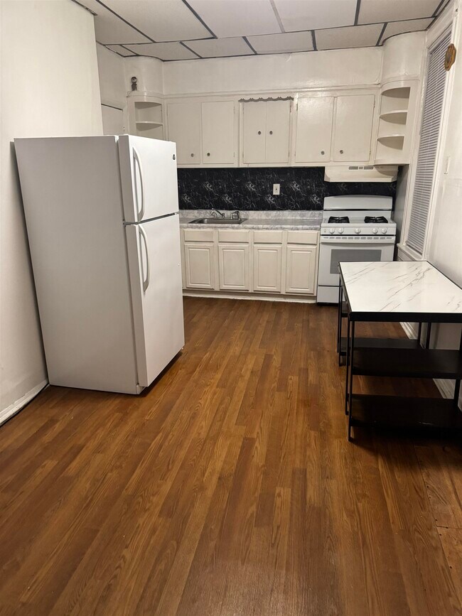 Foto del edificio - 1604 Central Ave