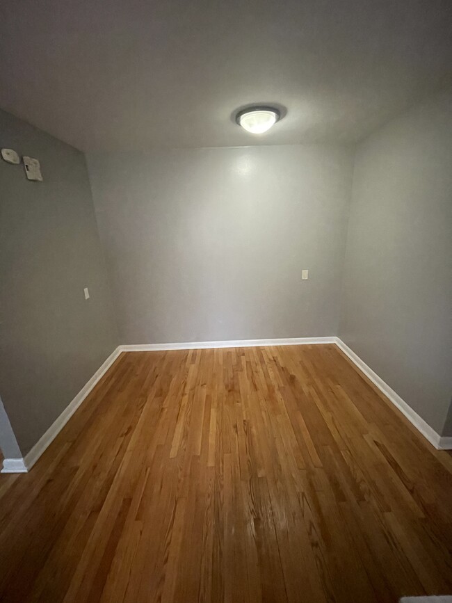 Dining area - 100 Clinton Springs Ave