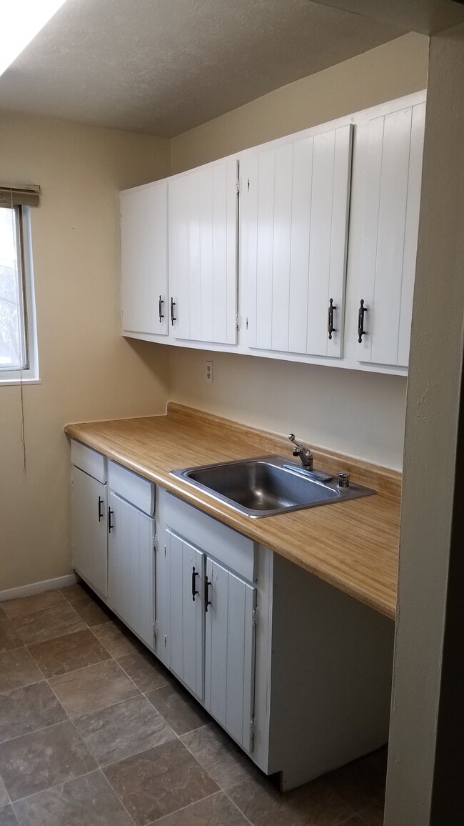 Building Photo - 3040 Angel Dr